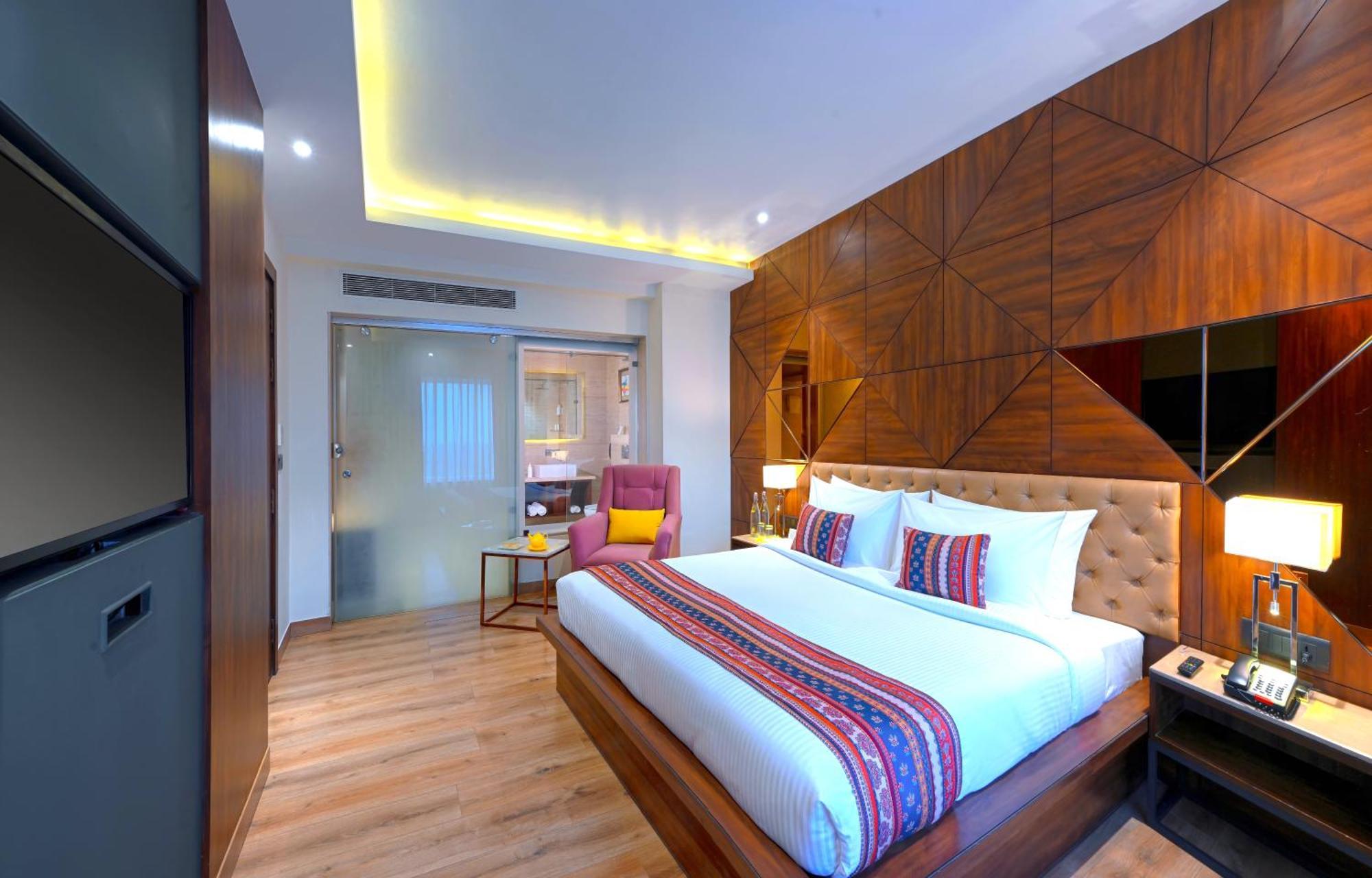 Отель Golden Tulip Agra Агра Экстерьер фото